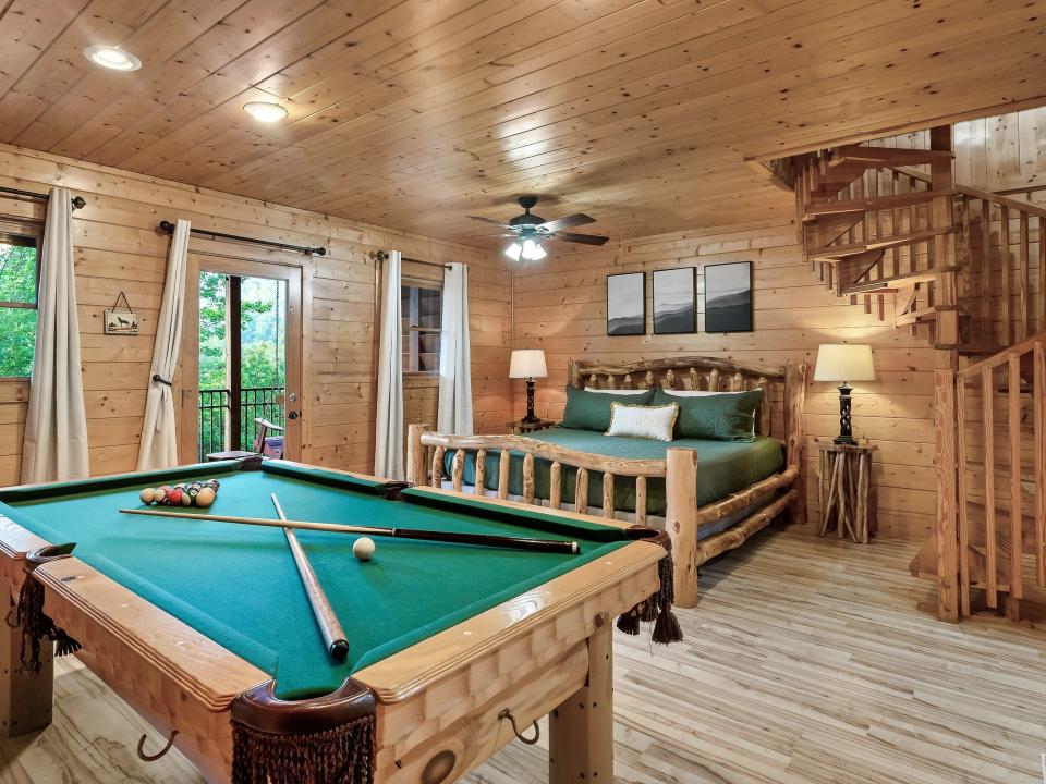 aerial shot of Airbnb cabin in Tennessee's Great Smoky Mountains