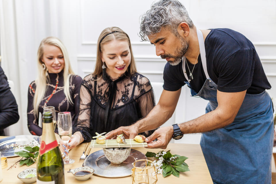 Quienes no se pueden permitir un chef a tiempo completo todavía pueden acceder a los servicios personalizados de uno. Foto: Getty Images