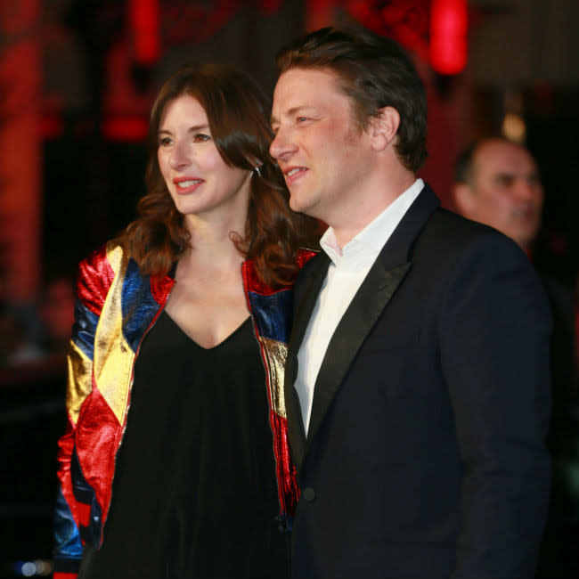 Sorprendido Jamie Oliver por lo mucho que disfrutó la renovación de sus votos matrimoniales credit:Bang Showbiz