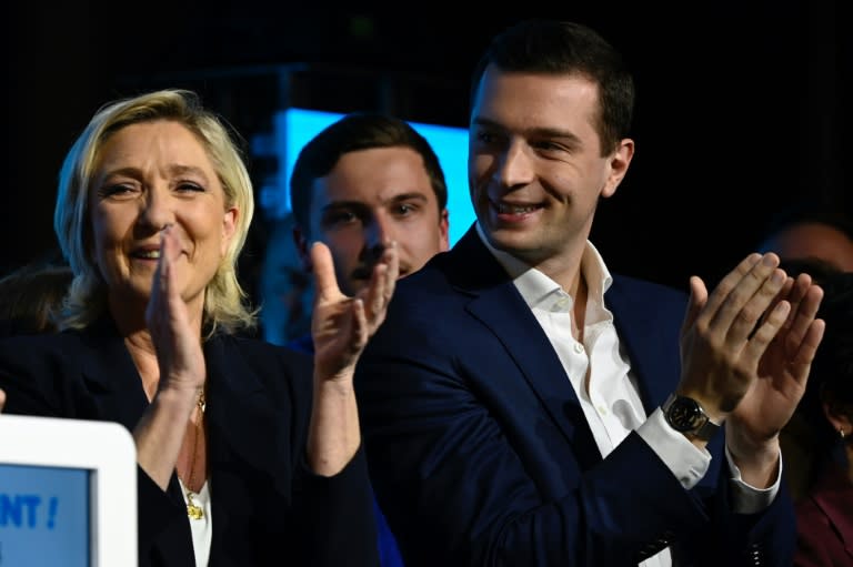 La tête de liste RN aux européennes Jordan Bardella et la cheffe des députés du parti à l'Assemblée nationale Marine Le Pen, le 7 mai 2024 en meeting à Saint-Avold (Jean-Christophe VERHAEGEN)