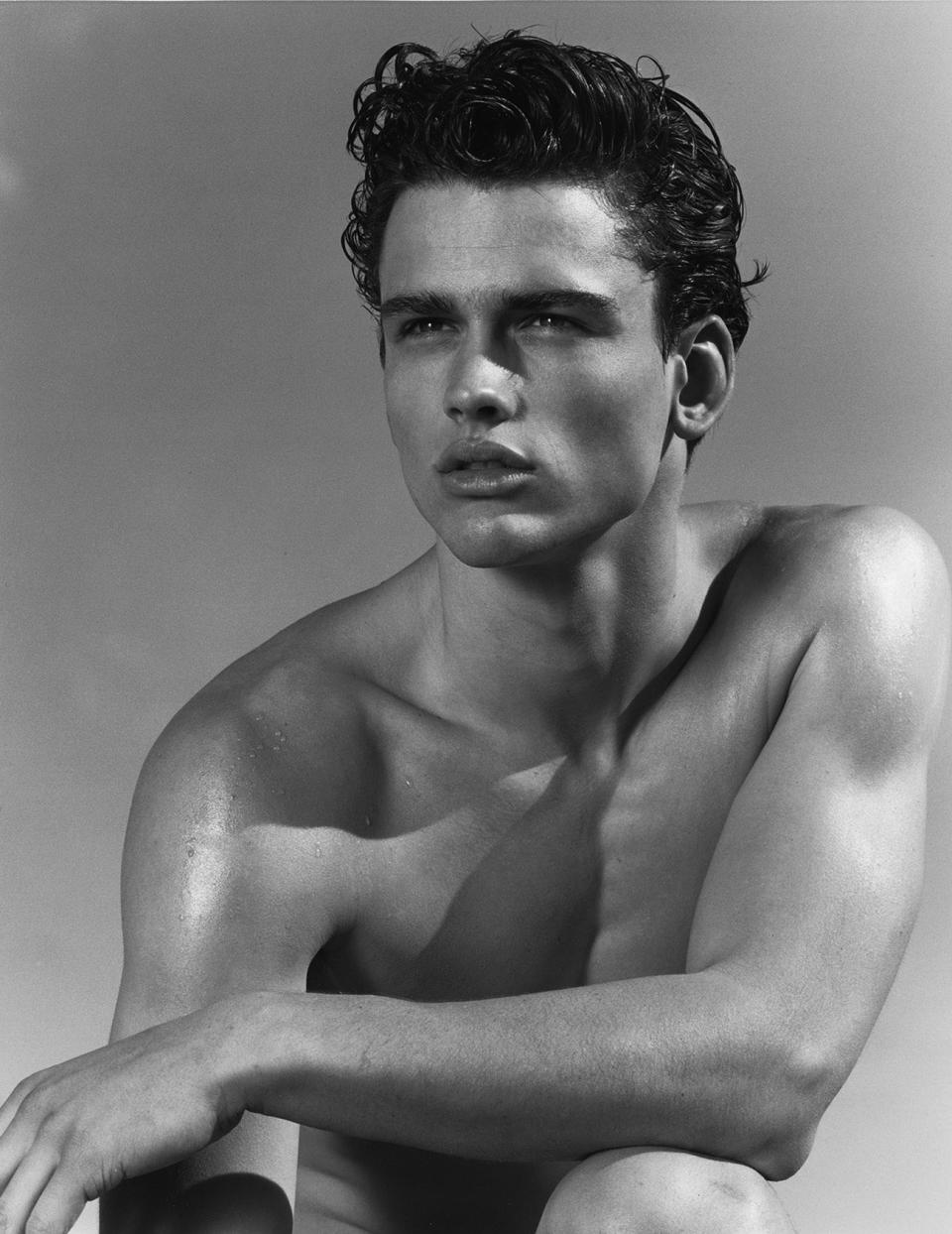 <p>La imagen del perfume Acqua di Gio, Simon Nessman, completa nuestro particular equipo de ángeles. (Foto: Giorgio Armani). </p>