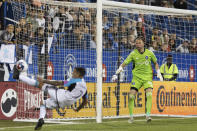 CF Montreal goalkeeper Jonathan Sirois, right, watches as Minnesota United midfielder Franco Fragapane (7) kicks the ball during second-half MLS soccer match action in Montreal, Saturday, June 10, 2023. (Evan Buhler/The Canadian Press via AP)