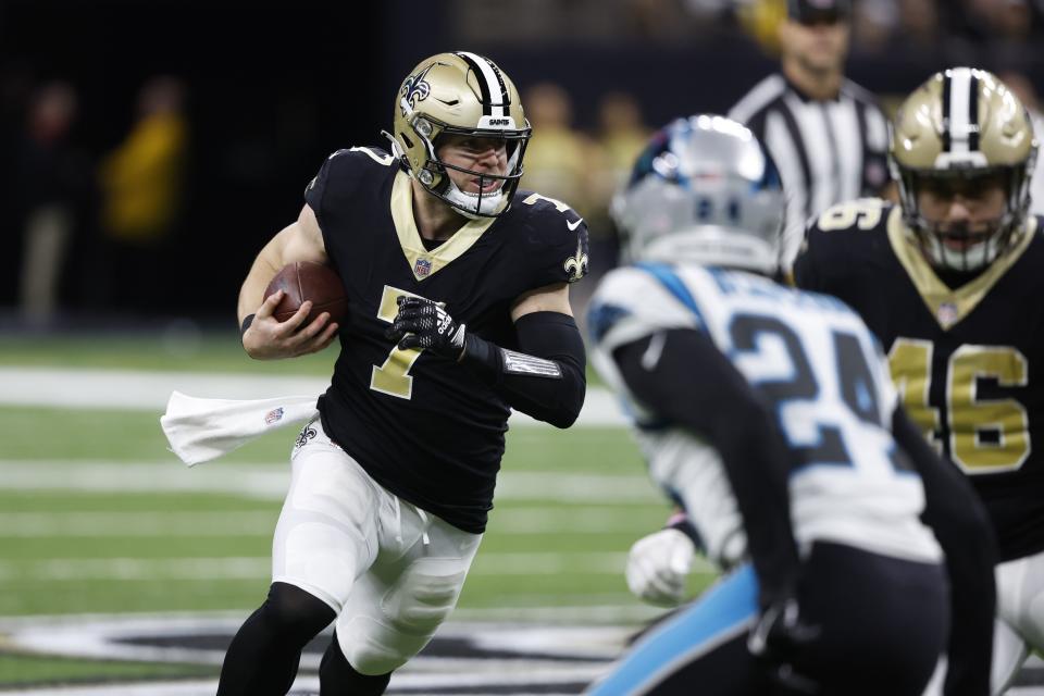 New Orleans Saints tight end Taysom Hill runs during game between the Carolina Panthers and the New Orleans Saints in New Orleans, Sunday, Jan. 8, 2023. | Butch Dill, Associated Press