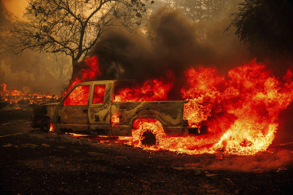 El incendio de Thompson arde en Oroville, California (Ethan Swope / archivo AP)