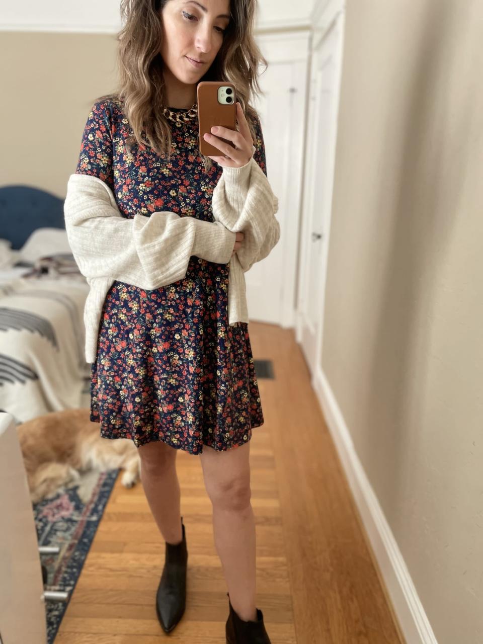 <p><strong>The item:</strong> Old Navy Floral-Print Jersey-Knit Swing Dress (Sold Out) </p> <p><strong>What our editor said:</strong> "It's flowy and flattering, which makes it easy to toss on. It feels more like a long-sleeved shirt than anything, and it just moves so nicely. I wore it with a cream-colored cardigan sweater and black ankle boots, but to head outside I can easily toss on leggings to make it warmer." - RB </p> <p>If you want to read more, here is the <a href="https://www.popsugar.com/fashion/long-sleeve-floral-dress-at-old-navy-editor-review-48056334" class="link " rel="nofollow noopener" target="_blank" data-ylk="slk:complete review">complete review</a>.<br></p>