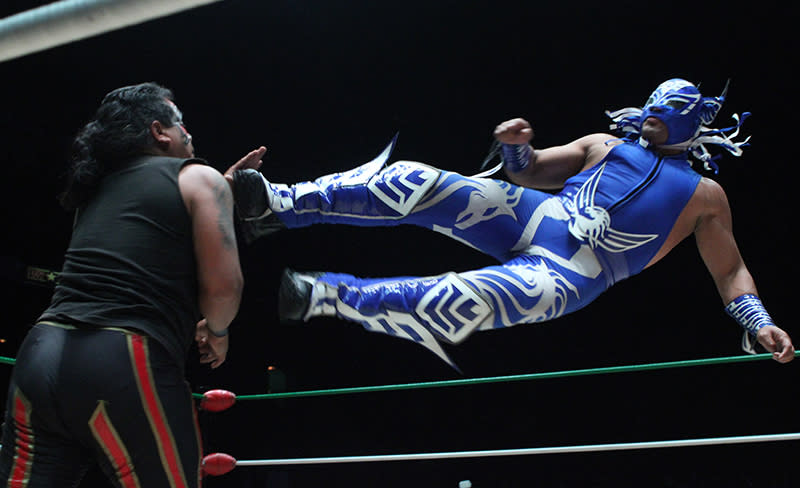 Dos Ingobernables y un Guapo triunfan en la Arena México.