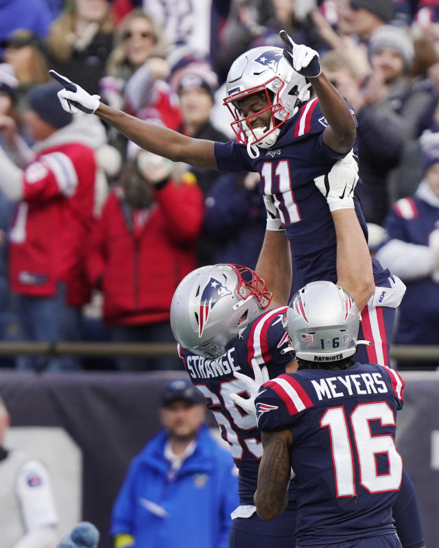 FOXBOROUGH, MA - JANUARY 01: Miami Dolphins tackle Kendall Lamm (70) during  a game between the New England Patriots and the Miami Dolphins on January  1, 2023, at Gillette Stadium in Foxboro