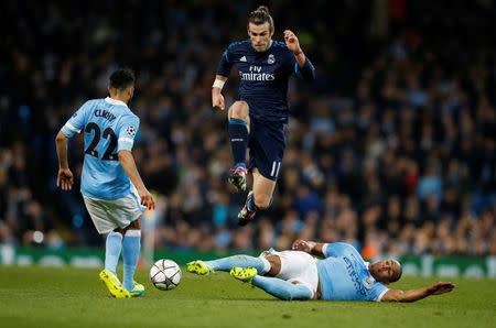 Football Soccer - Manchester City v Real Madrid - UEFA Champions League Semi Final First Leg - Etihad Stadium, Manchester, England - 26/4/16 Real Madrid's Gareth Bale in action with Manchester City's Fernando and Gael Clichy Reuters / Phil Noble Livepic