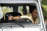 Zur regelrechten Powerfrau wurde Miss Moneypenny ab "Skyfall" (2012, Bild). Naomie Harris spielt die Sekretärin als taffe Kämpferin, die Bond im Notfall auch mal zur Seite steht. Erstmals bekam Moneypenny auch einen Vornamen: Eve. (Bild: 2012 Danjaq / LLC /United Artists /Columbia)