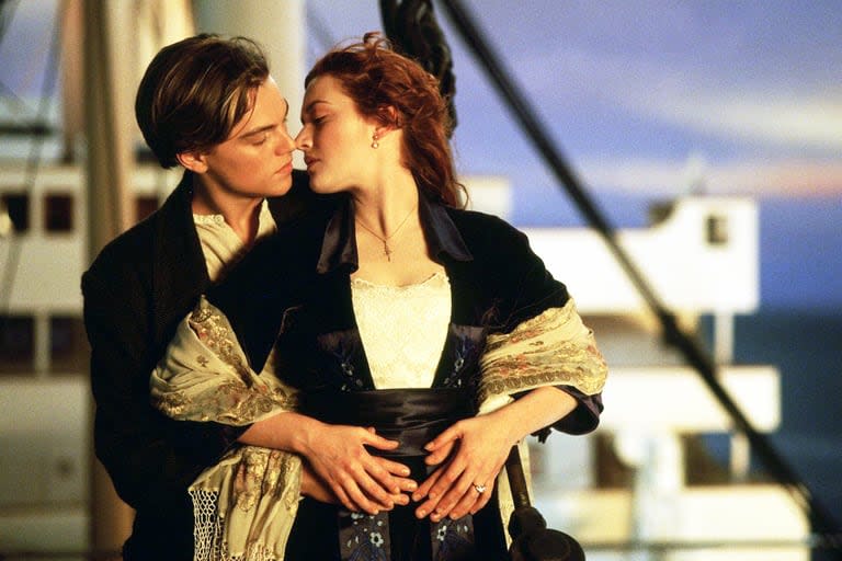 En Titanic hay una historia de amor más conmovedora que la de Jack (Leonardo Di Caprio) y Rose (Kate Winslet)