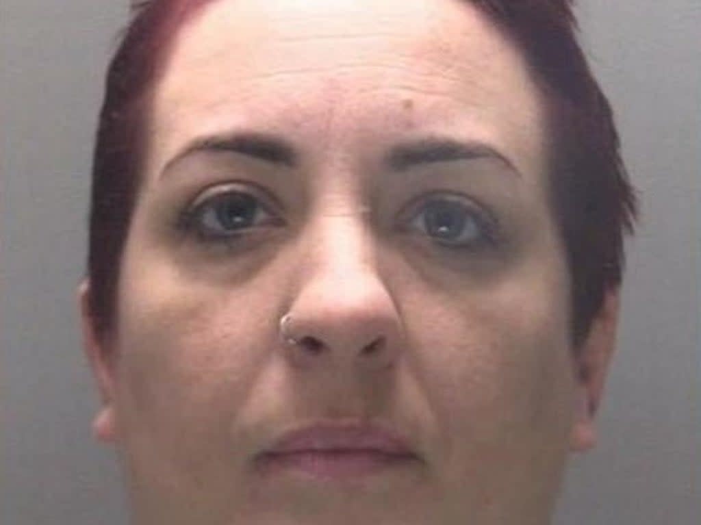 Abuso sexual: Vicki Bevan violó a una niña menor de diez años junto a dos hombres  (Merseyside Police)