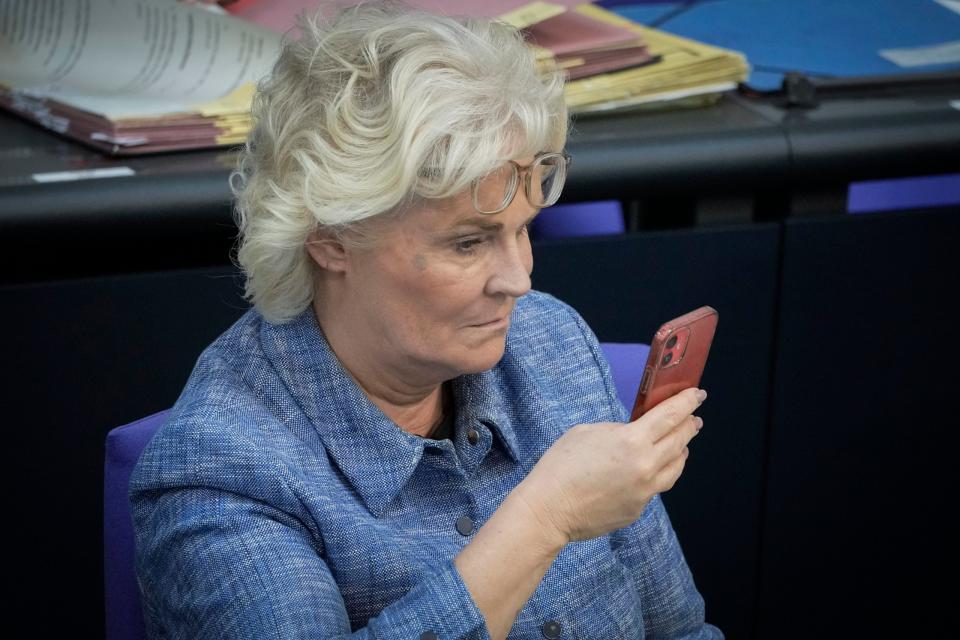 Verteidigungsministerin Christine Lambrecht (SPD) postet gern auf ihrem Instagram-Account, der laut Bio "hier privat" ist. - Copyright: picture alliance / Flashpic | Jens Krick