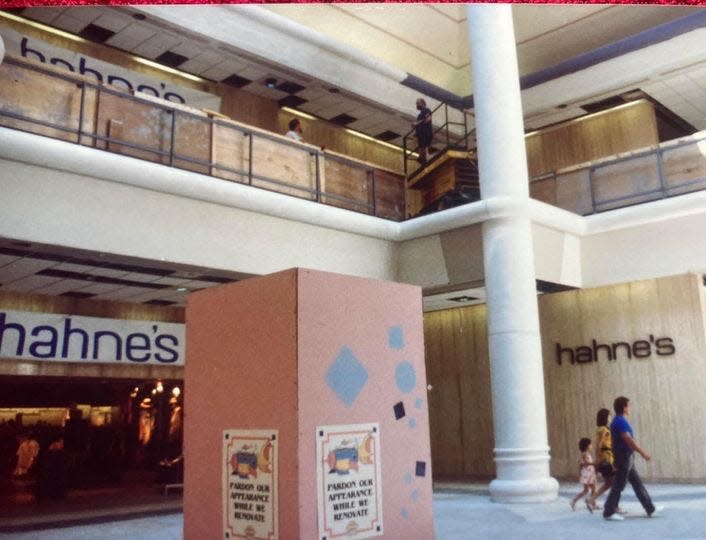 A look at the entrance to Hahne's department store at Monmouth Mall in 1987.
