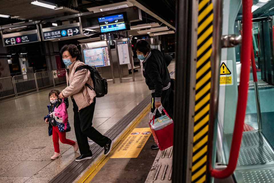 HONG KONG, CHINA - FEBRUARY 04: Passengers wearing protective masks arrives at Hung Hom MTR station, where one of the border checkpoints government announced to be shutdown, on February 4, 2020 in Hong Kong, China. Hong Kong has 15 confirmed cases of Novel coronavirus (2019-nCoV), with over 17,000 confirmed cases around the world, the virus has so far claimed over 300 lives. (Photo by Anthony Kwan/Getty Images)