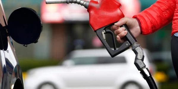 Gasolina en Estados Unidos cae 45 centavos