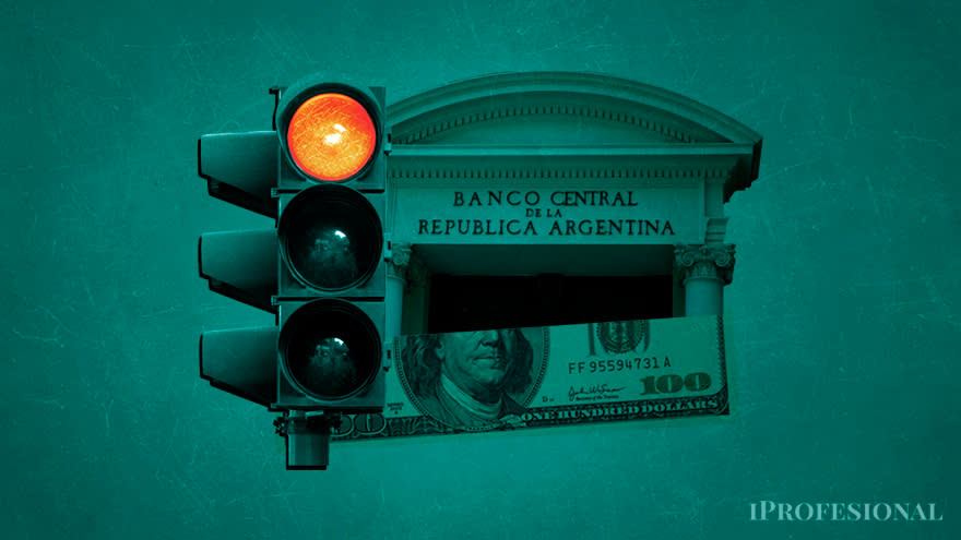 El Banco Central acumula reservas gracias a la compra de dólares, al tiempo que sigue licuando sus pasivos