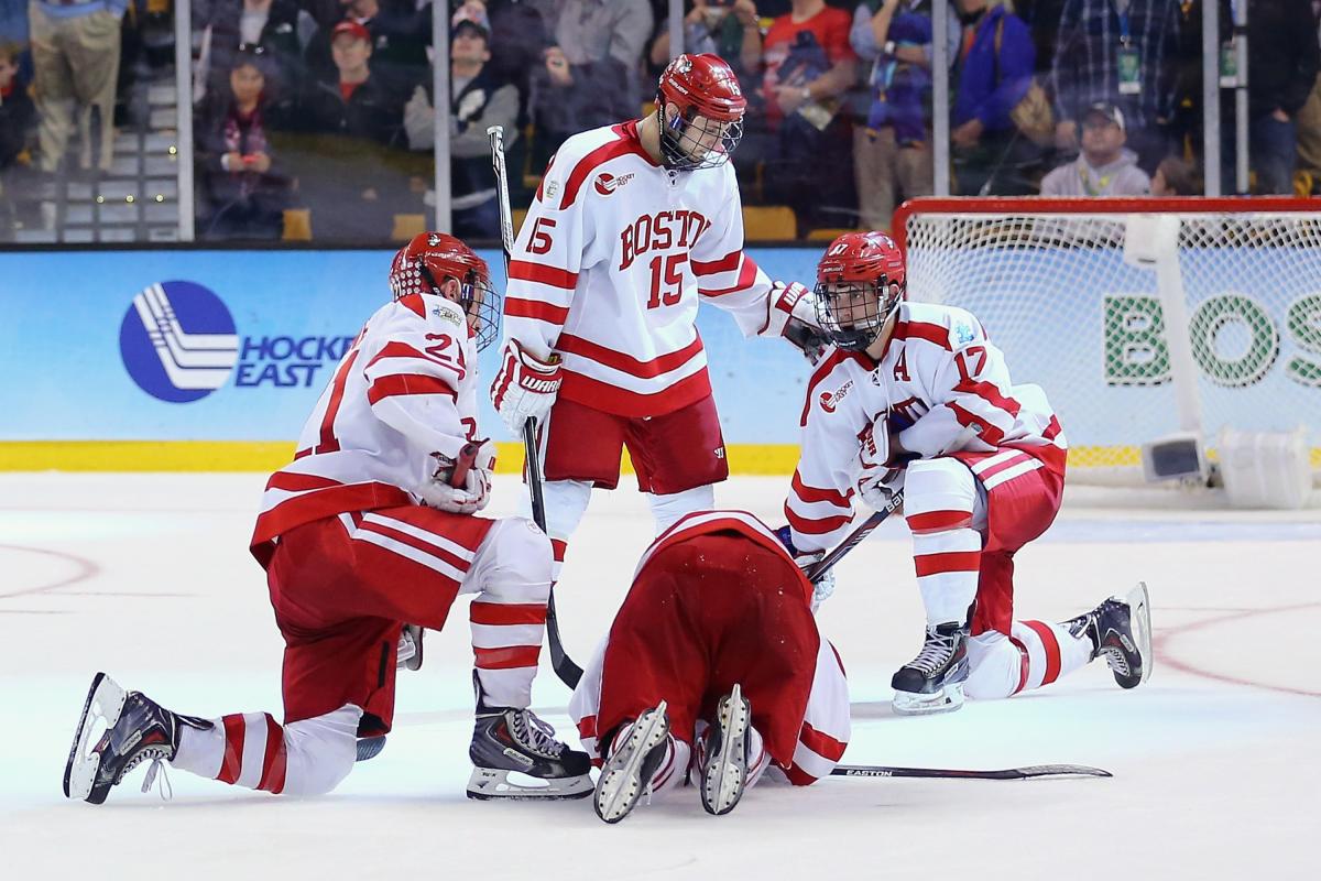 Men's Hockey Drops #16 Boston University in Front of Raucous Crowd