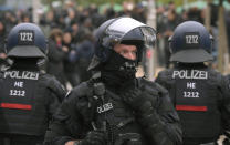 <p>Police separate leftist and nationalist demonstrators in Chemnitz, eastern Germany, Saturday, Sept. 1, 2018, after several nationalist groups called for marches protesting the killing of a German man last week, allegedly by migrants from Syria and Iraq. (Photo: Jens Meyer/AP) </p>