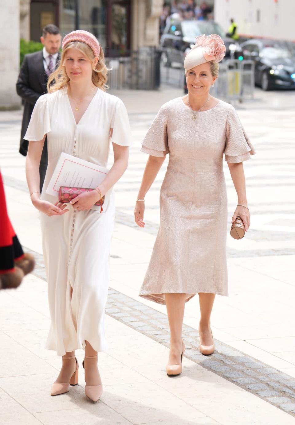 Lady Louise Windsor y su madre, la Condesa de Wessex, llegan al Guildhall durante las celebraciones del Jubileo de Platino de la Reina (Dominic Lipinski/PA)