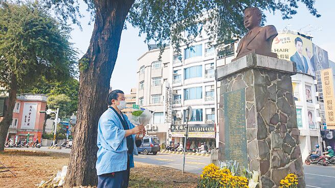 日本郵差拂山裕一自發來台參加湯德章追思會。（程炳璋攝）