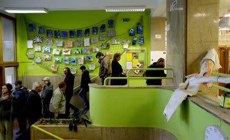 People arrive to cast their votes in parliamentary elections at a polling station in Prague, Czech Republic October 20, 2017. REUTERS/David W Cerny