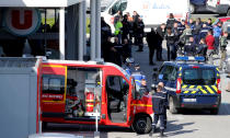 <p>A general view shows gendarmes and police officers at a supermarket after a hostage situation in Trèbes, France, March 23, 2018. (Photo: Regis Duvignau/Reuters) </p>