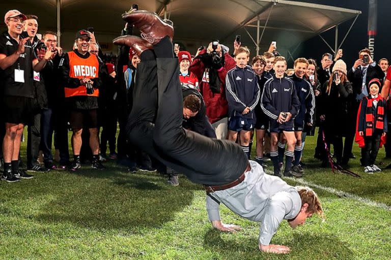 Robertson en acción: tras ganar el título en 2018, inicia su tradicional baile en el centro de la cancha