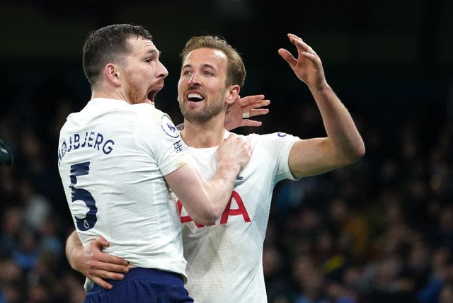 Harry Kane celebrates with Pierre-Emile Hojbjerg