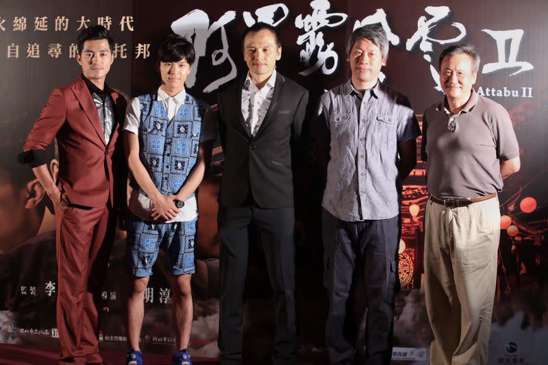 李崗（右一）與「阿罩霧風雲」的主要演員，希望從霧峰林家的視角帶出一段臺灣人不可不知道的臺灣歷史。（林韶安攝）