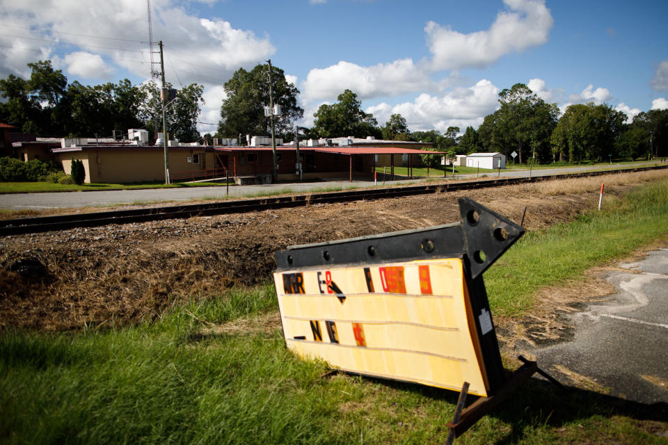 Lower Oconee Community Hospital in Glenwood, Georgia, sits vacant, a reminder of the medical care that was. (Photo: Dustin Chambers for HuffPost)