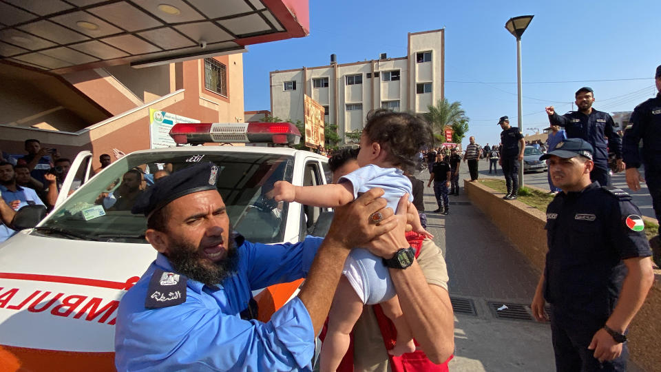 Palestinian children wounded in Israeli strikes are brought to a hospital in Khan Younis in the southern Gaza Strip, October 14, 2023.   REUTERS/Arafat Barbakh