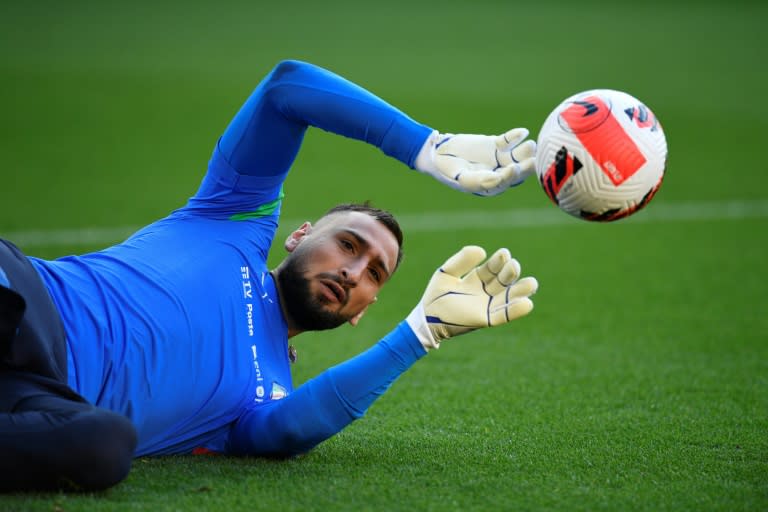 Le gardien de but de l'équipe d'Italie Gianluigi Donnarumma à l'entraînement la veille du match de Ligue des nations contre l'Angleterre le 10 juin 2022 à Wolverhampton (Oli SCARFF)