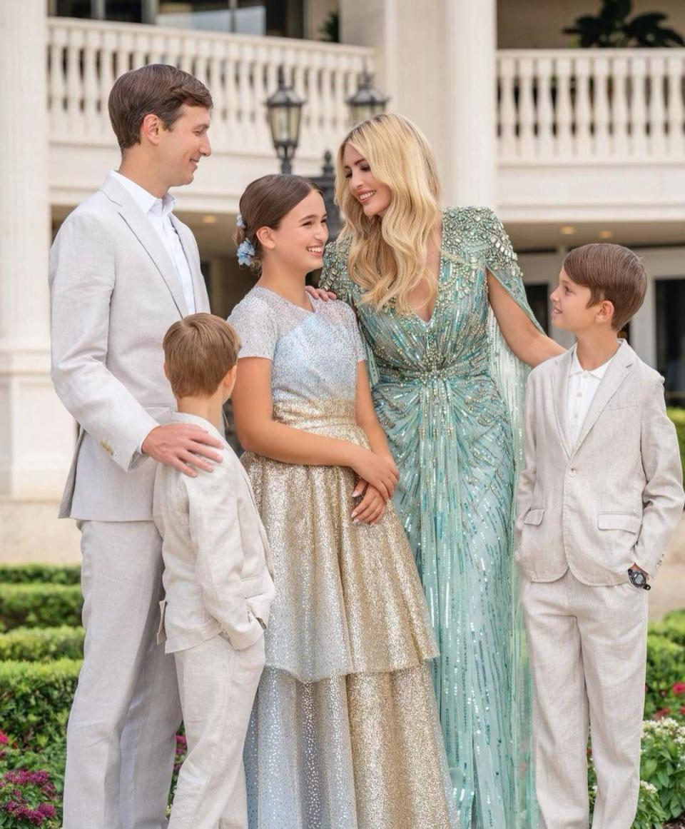 伊凡卡和夫婿庫許納，為女兒阿拉貝拉慶祝成年禮。（翻攝Ivanka Trump IG）