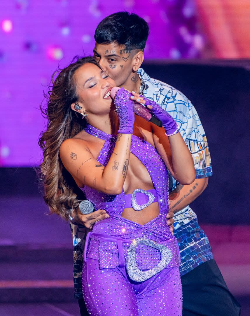 Entre el trabajo y el amor: Emilia Mernes se presentó en el escenario del festival Starlite en Marbella y su novio Duki también fue de la partida