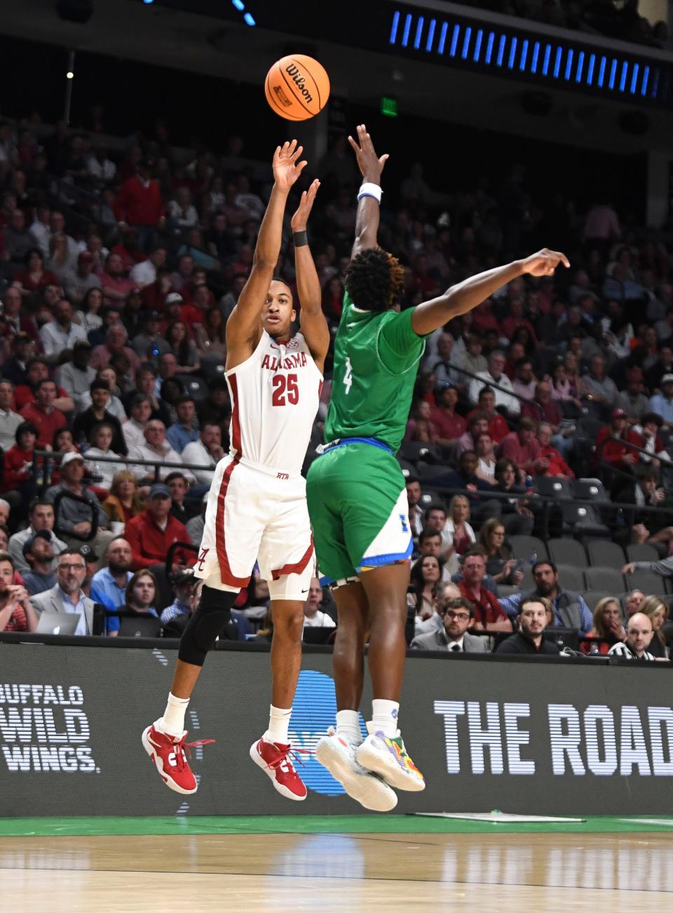 Alabama guard Nimari Burnett takes a jumper last season.