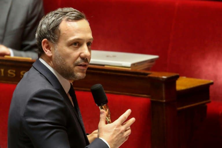 Le secrétaire d'Etat chargé de l'Enfance et des Familles, Adrien Taquet, le 7 mai 2020 à Paris. - Ludovic MARIN © 2019 AFP