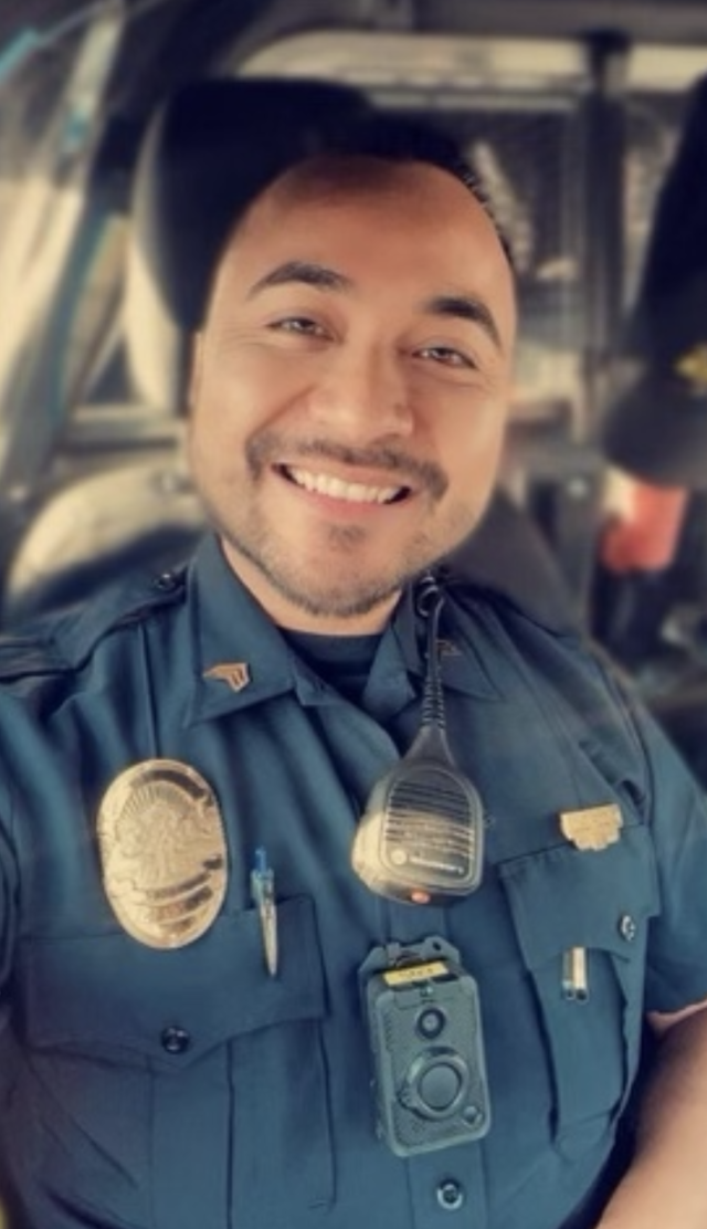 El policía hispano más popular de Estados Unidos: sus videos encandilan en  YouTube