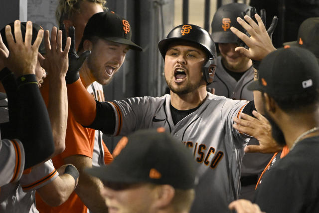 Giants Hit 5 HRs, Beat Dodgers 7-4 to Snap 8-game Skid Vs LA - Bloomberg