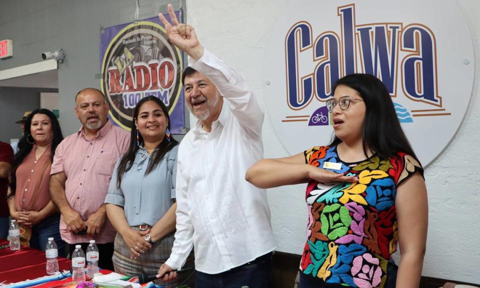 Gerardo Fernández Noroña, diputado federal por el Partido del Trabajo (PT), se reunió con unos 500 simpatizantes en el Parque Calwa el 21 de mayo, 2023. Está organizando una campaña para suceder al actual presidente de México.