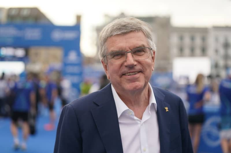 President of the International Olympic Committee (IOC) Thomas Bach stands in the finish area during the men's Triathlon Super Sprint of the ITU World Triathlon Series/World Championship. Marcus Brandt/dpa