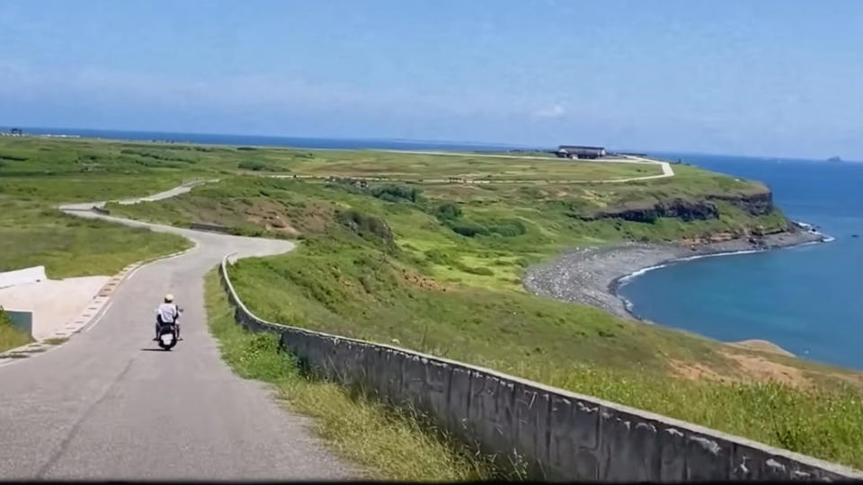 泱泱也希望有一天可以在台灣的離島騎車，享受愜意浪漫的機車旅行。(圖片來源/ 翻攝自泱泱LYNN YT)