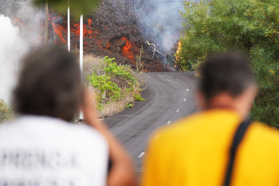 <p>La desolación era evidente en los rostros y gestos de los isleños ante un acontecimiento que no es habitual ver, pero que es muy devastador. (Photo by AcfiPress/NurPhoto via Getty Images)</p> 