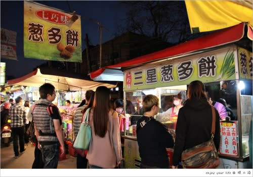 [宜蘭] 五結離羅東好近，晚上就到『羅東夜市』吃遍宜蘭小吃：阿灶伯羊肉、小春卜肉、三星蔥包好吃無敵！