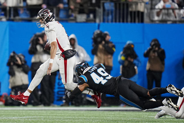 Charlotte, United States. 24th Dec, 2022. Charlotte, NC USA; Carolina  Panthers players celebrate the touchdown run by Carolina Panthers running  back D'Onta Foreman (33) during an NFL game at Bank of America