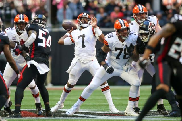 Cleveland Browns sign pass rusher Isaac Rochell to the practice squad