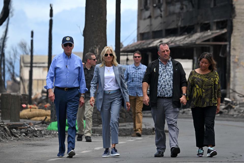 US President Joe Biden (L), US First Lady Jill Biden (R), Hawaii Governor Josh Green (2nd R) and Jaime Green, First Lady of Hawaii, take part in an operational briefing on response and recovery efforts following wildfires in Lahaina, Hawaii on August 21, 2023 (AFP via Getty Images)