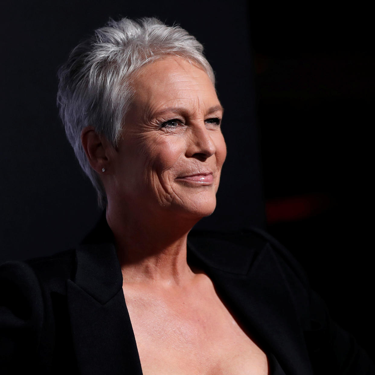 Jamie Lee Curtis poses at a premiere for the movie 