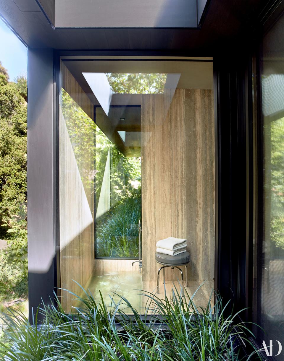 Ron Radziner's California Home Operates in Perfect Harmony with Its Surroundings