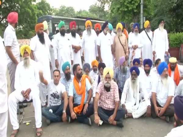 SAD workers protesting at Shankar Road in New Delhi. (Photo/ANI)