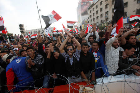 Supporters of Iraqi Shi'ite cleric Moqtada al-Sadr gather during a protest against corruption at Tahrir Square in Baghdad, Iraq March 24, 2017. REUTERS/Alaa Al-Marjani